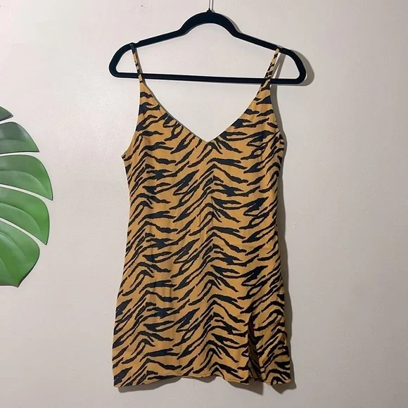 Reformation Marlowe Mini Dress in Tiger Print Sz. XS - Picture 6 of 9